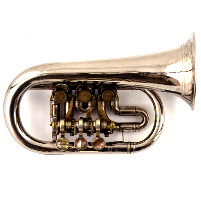 Kleine Tuba mit der Aufschrift „Johann Wagnes 1891“ Messingblech, versilbert Inv. Nr. MUS05/00693