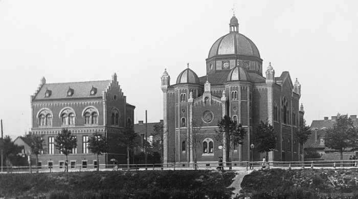 Fotografie um 1900 von der alten Grazer Synagoge und dem alten Amtshaus in Schwarz-Weiß
