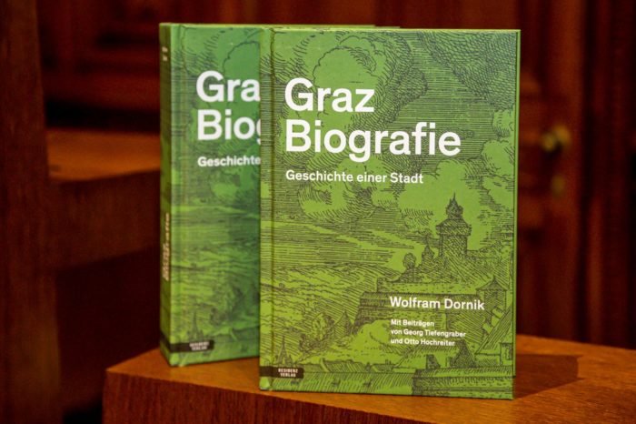 Zwei grüne Bücher mit dem Titel Graz Biografie